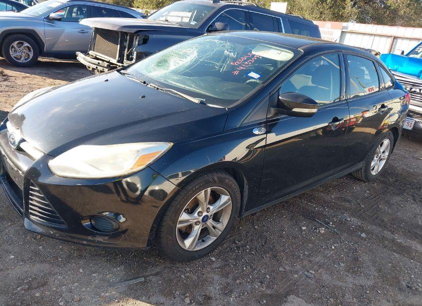 Photo 2 of 2014 Ford Focus SE (VIN 1FADP3F28EL431074)
