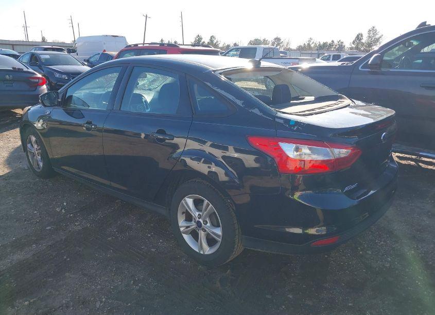 Photo 3 of 2014 Ford Focus SE (VIN 1FADP3F28EL431074)