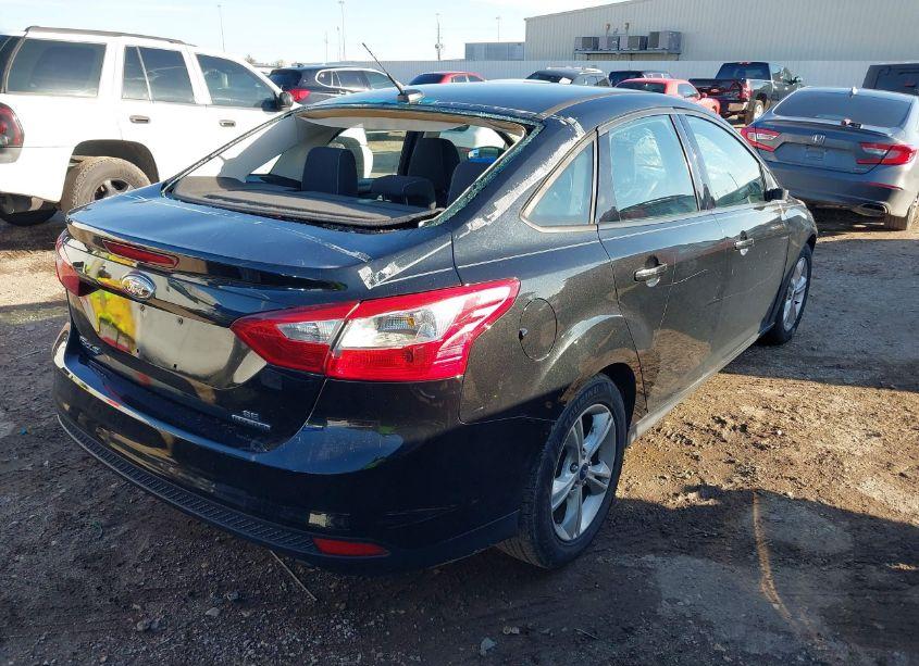 Photo 4 of 2014 Ford Focus SE (VIN 1FADP3F28EL431074)