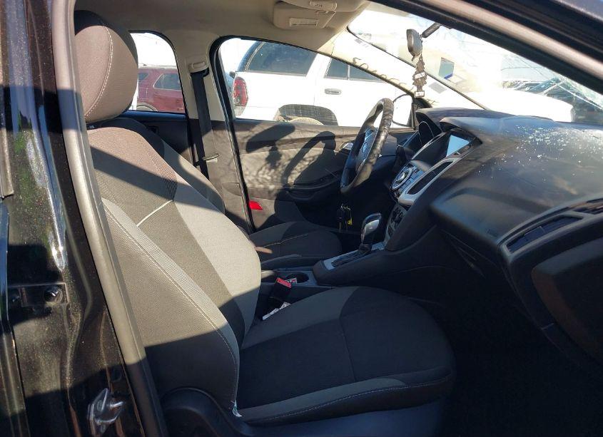 Photo 5 of 2014 Ford Focus SE (VIN 1FADP3F28EL431074)