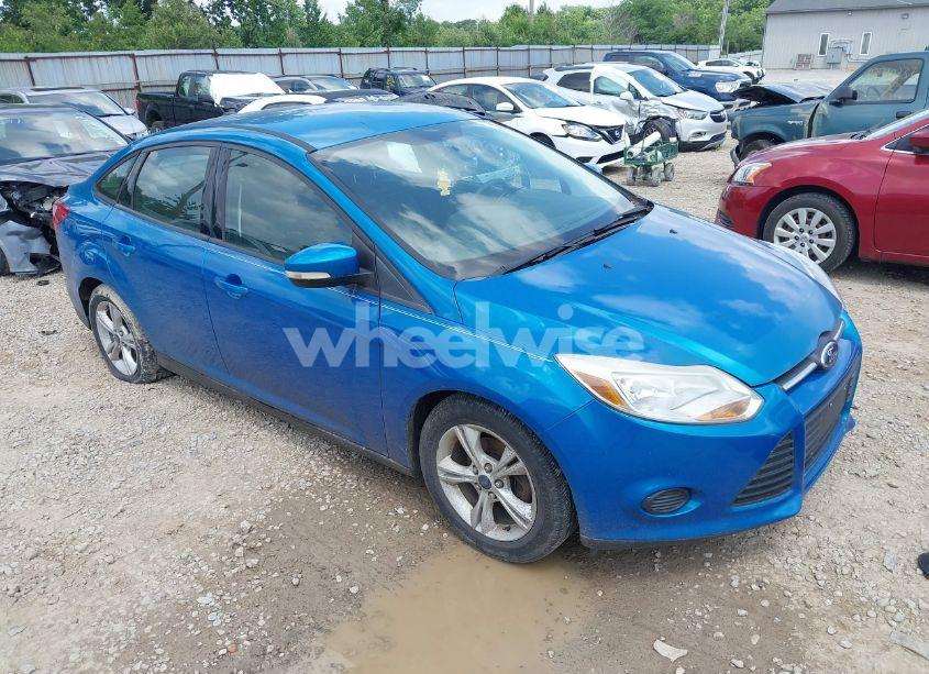 2014 Ford Focus SE (VIN 1FADP3F28EL438025) main photo
