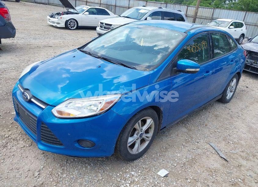 Photo 2 of 2014 Ford Focus SE (VIN 1FADP3F28EL438025)
