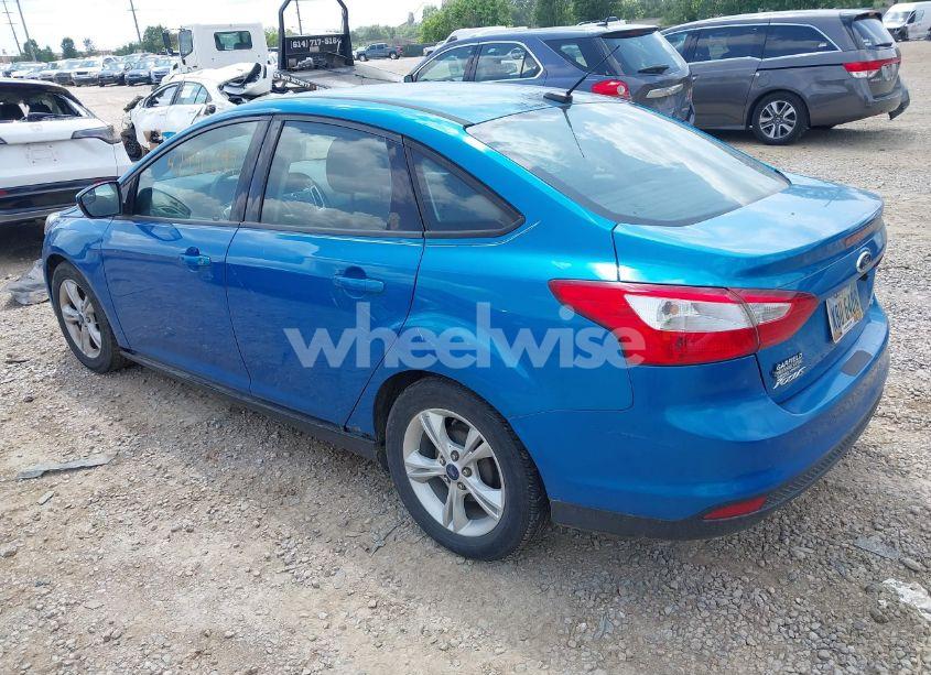 Photo 3 of 2014 Ford Focus SE (VIN 1FADP3F28EL438025)