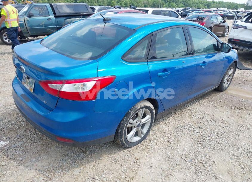 Photo 4 of 2014 Ford Focus SE (VIN 1FADP3F28EL438025)