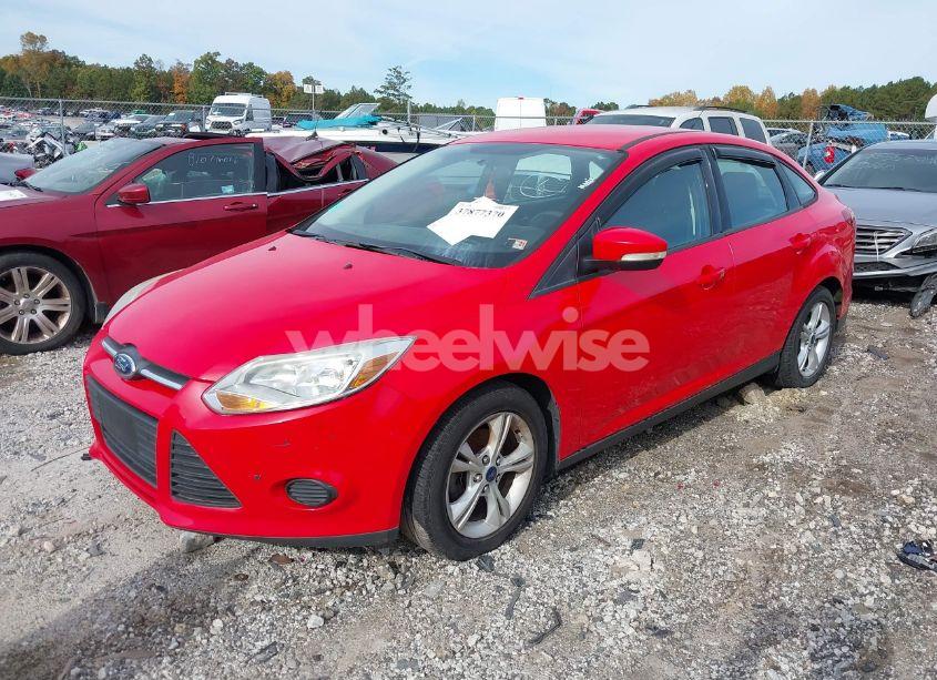 Photo 2 of 2014 Ford Focus SE (VIN 1FADP3F28EL438980)