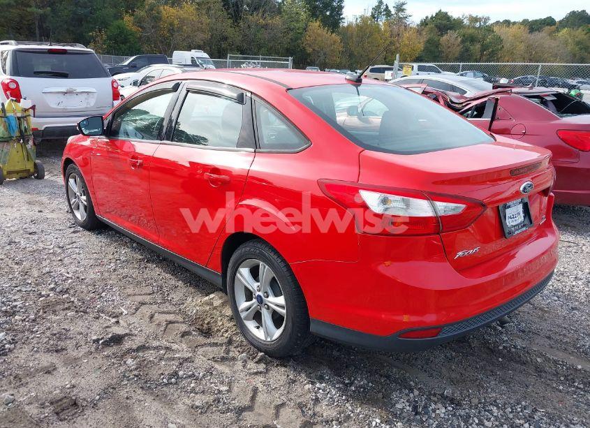 Photo 3 of 2014 Ford Focus SE (VIN 1FADP3F28EL438980)