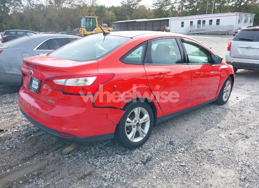 Photo 4 of 2014 Ford Focus SE (VIN 1FADP3F28EL438980)