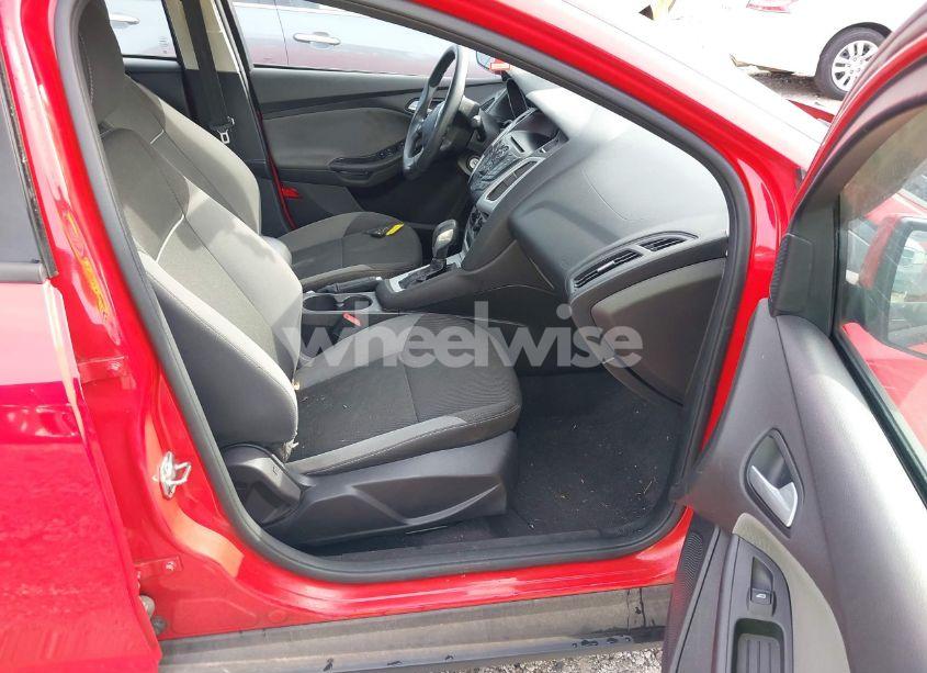 Photo 5 of 2014 Ford Focus SE (VIN 1FADP3F28EL438980)