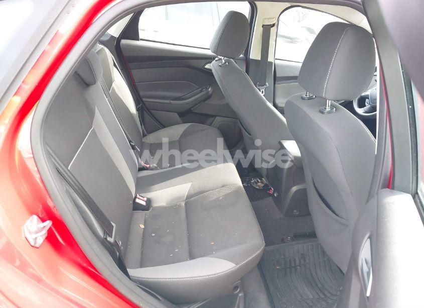 Photo 8 of 2014 Ford Focus SE (VIN 1FADP3F28EL438980)