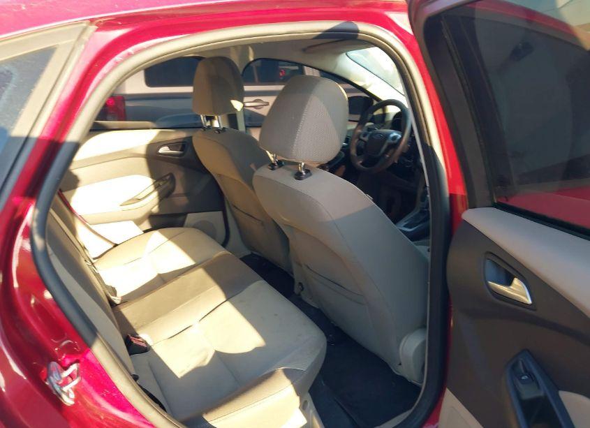 Photo 8 of 2014 Ford Focus SE (VIN 1FADP3F28EL440602)