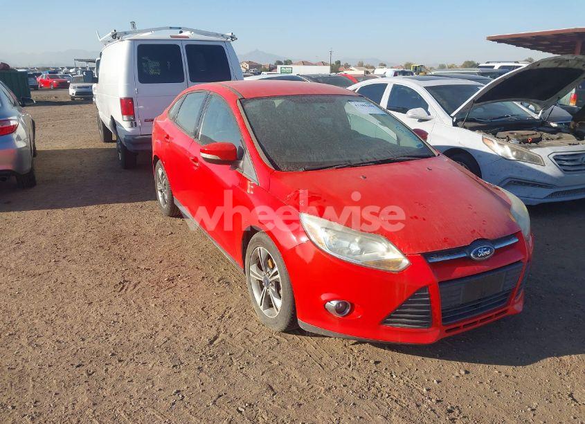 2014 Ford Focus SE (VIN 1FADP3F28EL460946) main photo