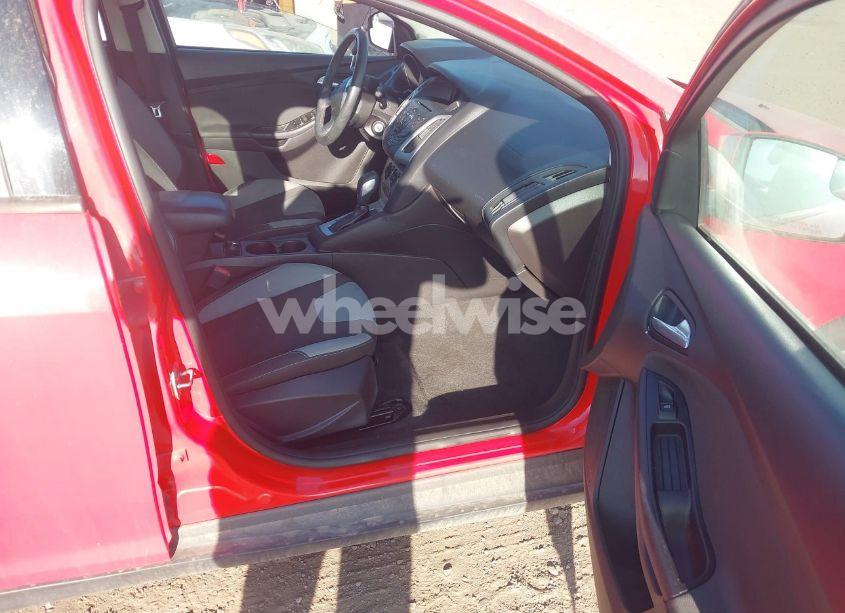 Photo 5 of 2014 Ford Focus SE (VIN 1FADP3F28EL460946)