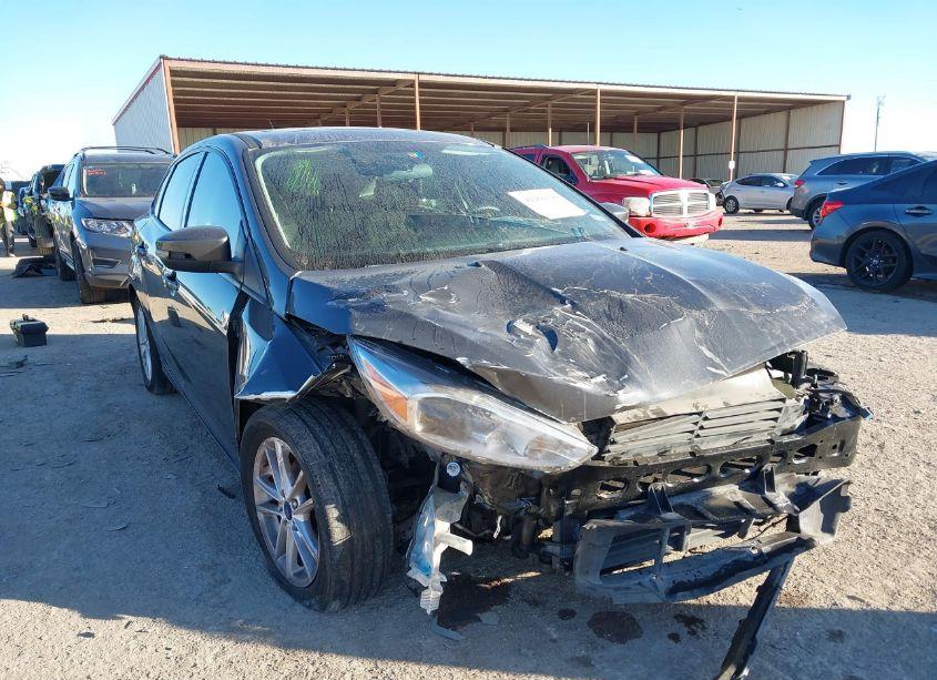 2015 Ford Focus SE (VIN 1FADP3F28FL207336) main photo