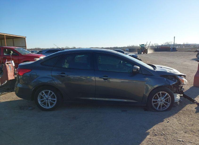 Photo 13 of 2015 Ford Focus SE (VIN 1FADP3F28FL207336)