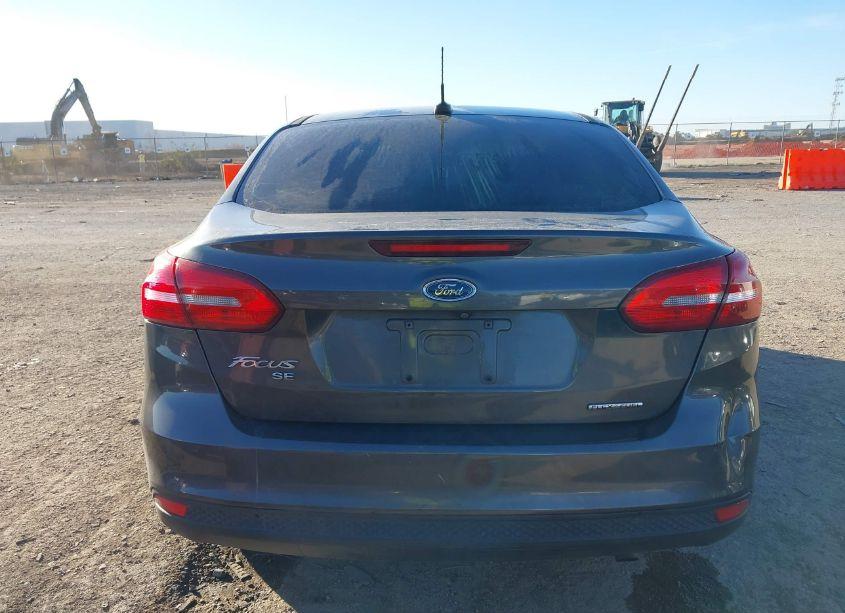 Photo 16 of 2015 Ford Focus SE (VIN 1FADP3F28FL207336)