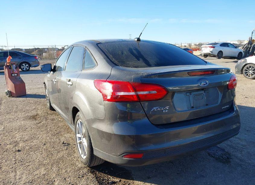 Photo 3 of 2015 Ford Focus SE (VIN 1FADP3F28FL207336)