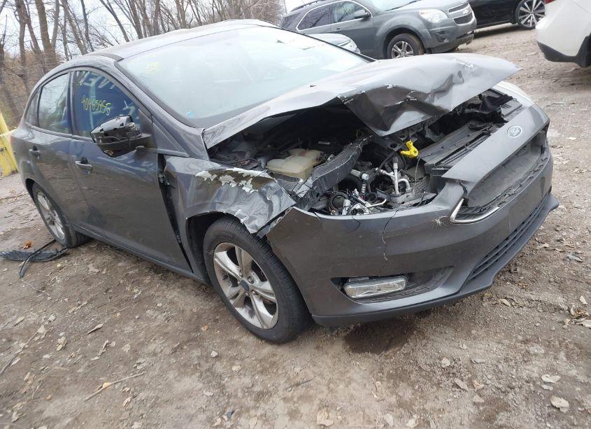 2015 Ford Focus SE (VIN 1FADP3F28FL210107) main photo