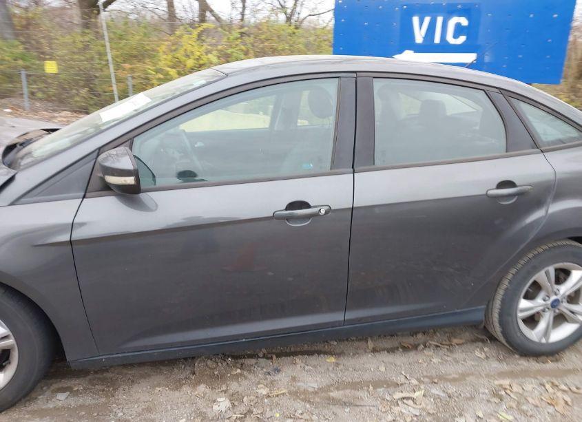 Photo 14 of 2015 Ford Focus SE (VIN 1FADP3F28FL210107)