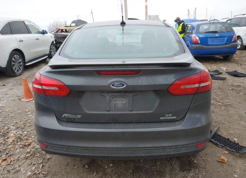 Photo 16 of 2015 Ford Focus SE (VIN 1FADP3F28FL210107)