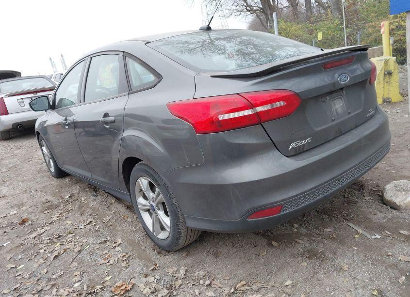Photo 3 of 2015 Ford Focus SE (VIN 1FADP3F28FL210107)