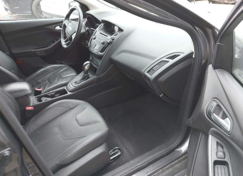 Photo 5 of 2015 Ford Focus SE (VIN 1FADP3F28FL210107)