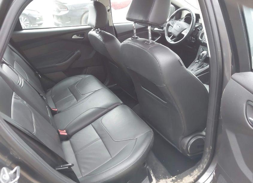 Photo 8 of 2015 Ford Focus SE (VIN 1FADP3F28FL210107)