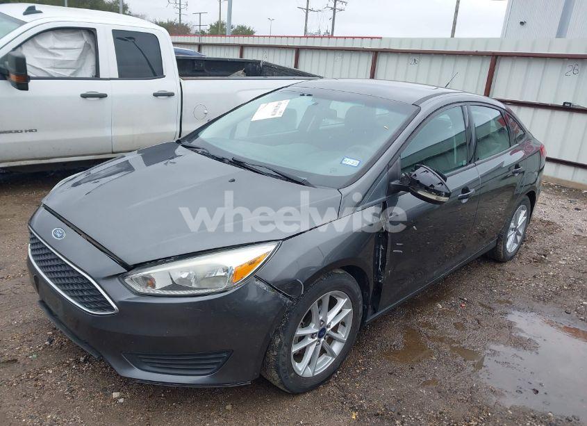 Photo 2 of 2015 Ford Focus SE (VIN 1FADP3F28FL210348)