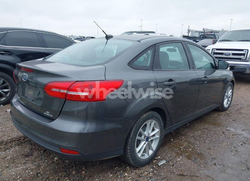 Photo 4 of 2015 Ford Focus SE (VIN 1FADP3F28FL210348)
