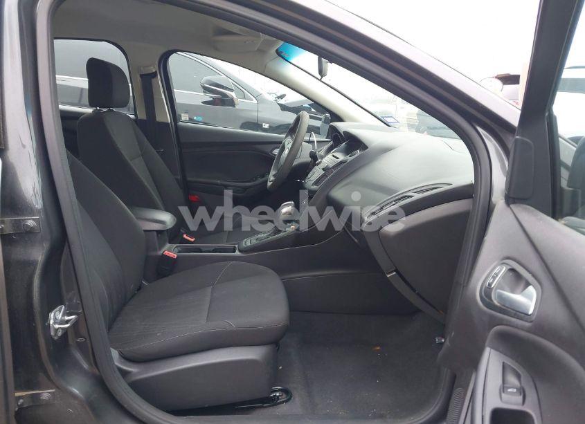 Photo 5 of 2015 Ford Focus SE (VIN 1FADP3F28FL210348)