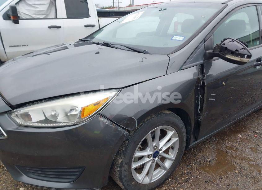 Photo 6 of 2015 Ford Focus SE (VIN 1FADP3F28FL210348)
