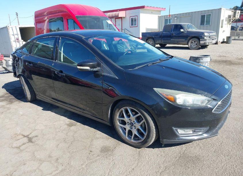 2015 Ford Focus SE (VIN 1FADP3F28FL221642) main photo