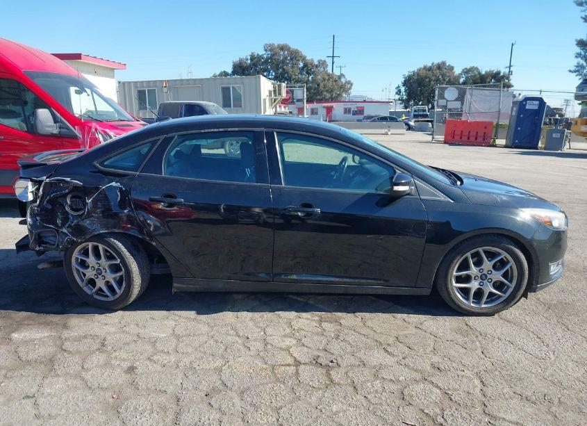 Photo 14 of 2015 Ford Focus SE (VIN 1FADP3F28FL221642)
