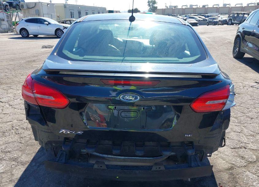 Photo 17 of 2015 Ford Focus SE (VIN 1FADP3F28FL221642)