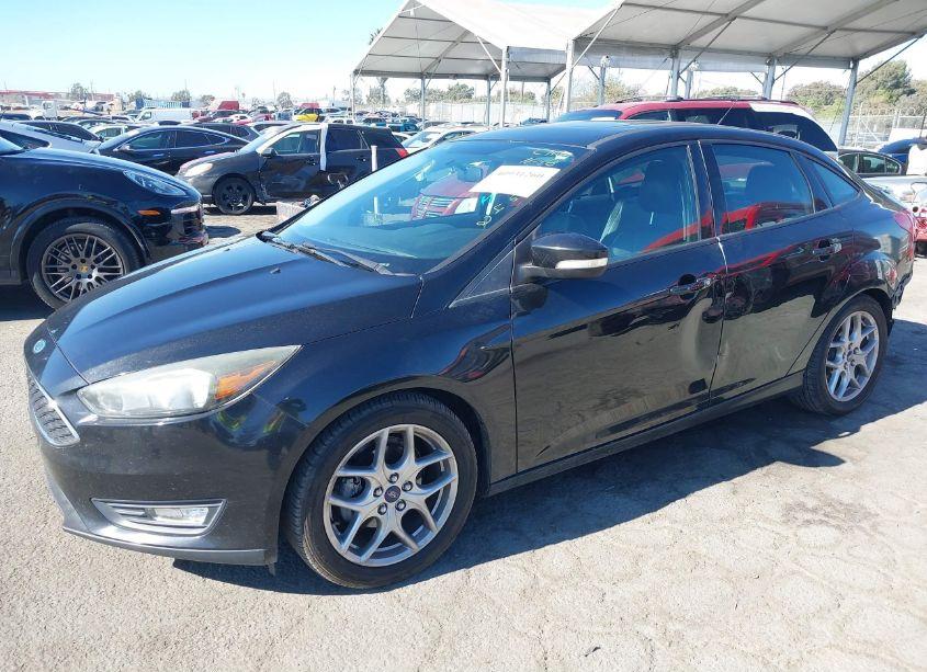 Photo 2 of 2015 Ford Focus SE (VIN 1FADP3F28FL221642)