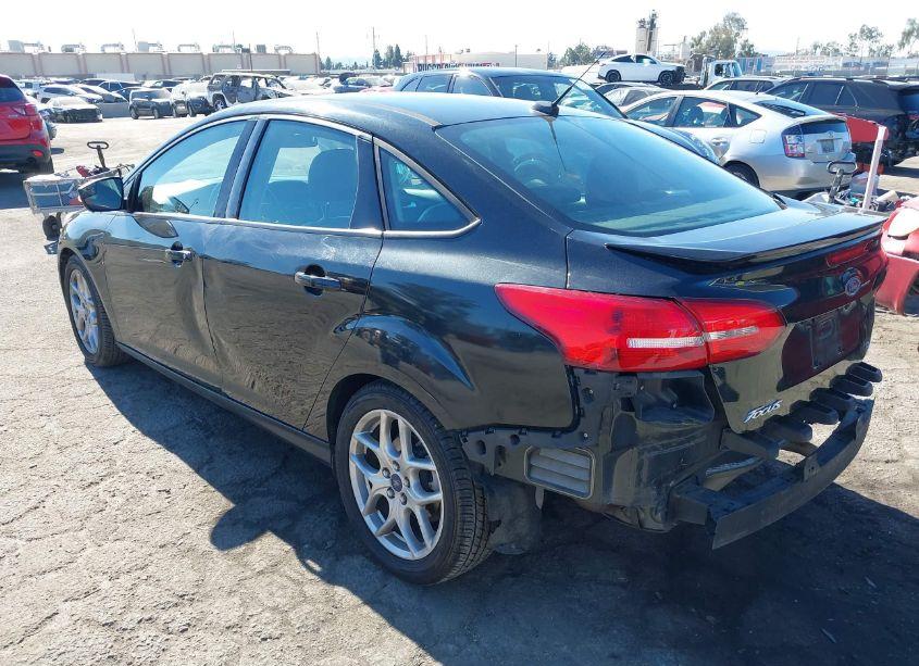 Photo 3 of 2015 Ford Focus SE (VIN 1FADP3F28FL221642)