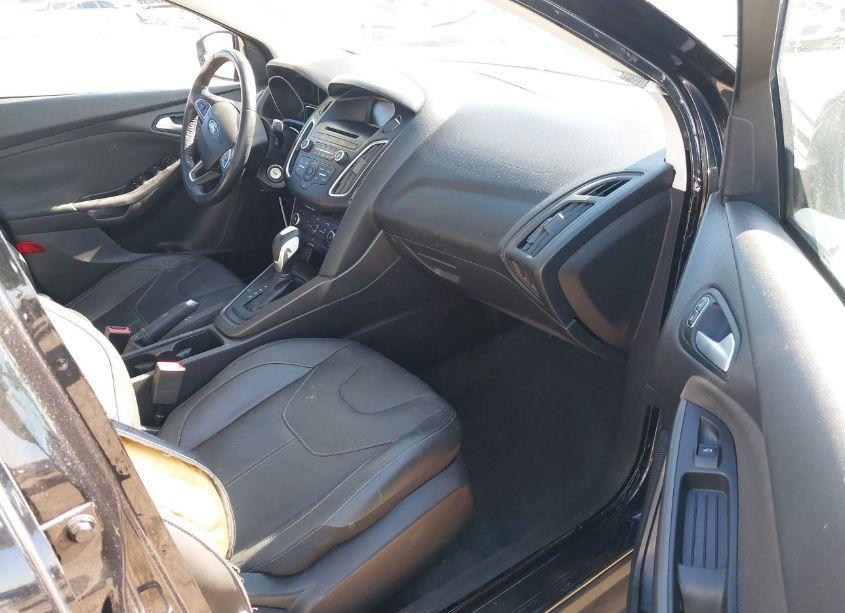 Photo 5 of 2015 Ford Focus SE (VIN 1FADP3F28FL221642)