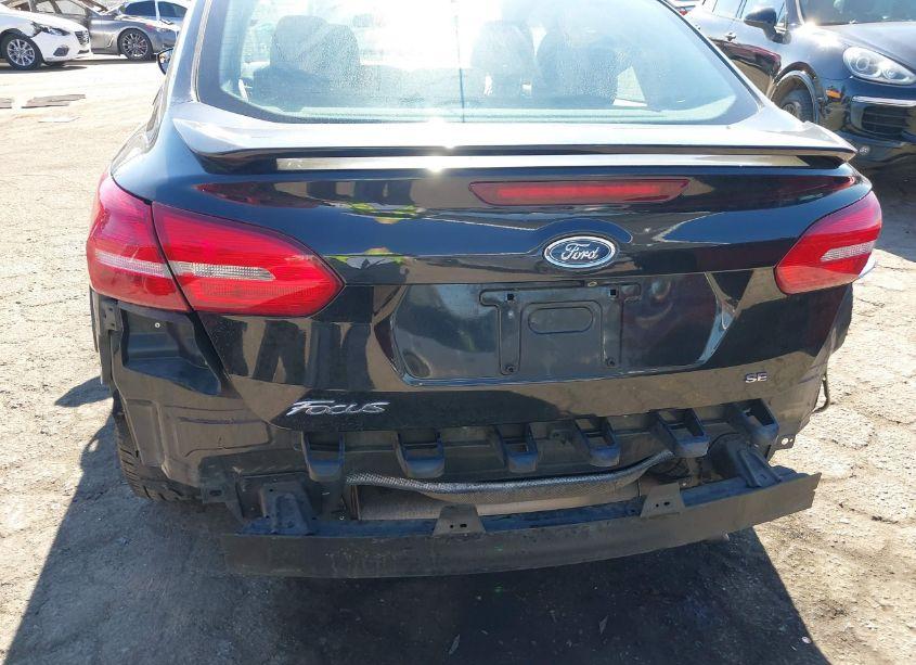 Photo 6 of 2015 Ford Focus SE (VIN 1FADP3F28FL221642)