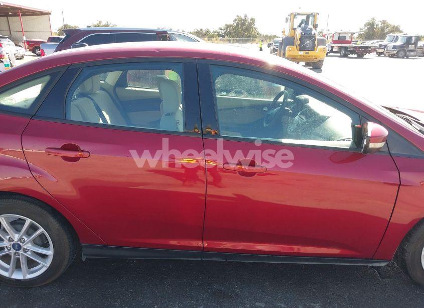 Photo 13 of 2015 Ford Focus SE (VIN 1FADP3F28FL230678)