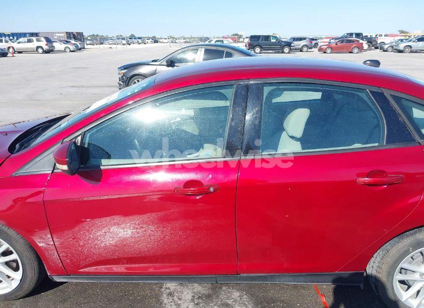 Photo 14 of 2015 Ford Focus SE (VIN 1FADP3F28FL230678)