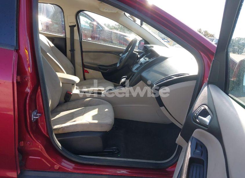 Photo 5 of 2015 Ford Focus SE (VIN 1FADP3F28FL230678)