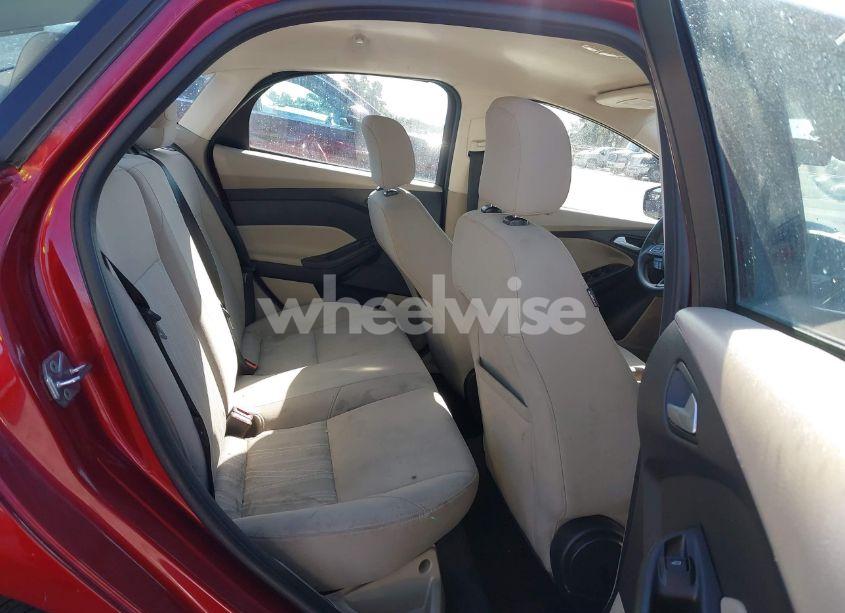 Photo 8 of 2015 Ford Focus SE (VIN 1FADP3F28FL230678)