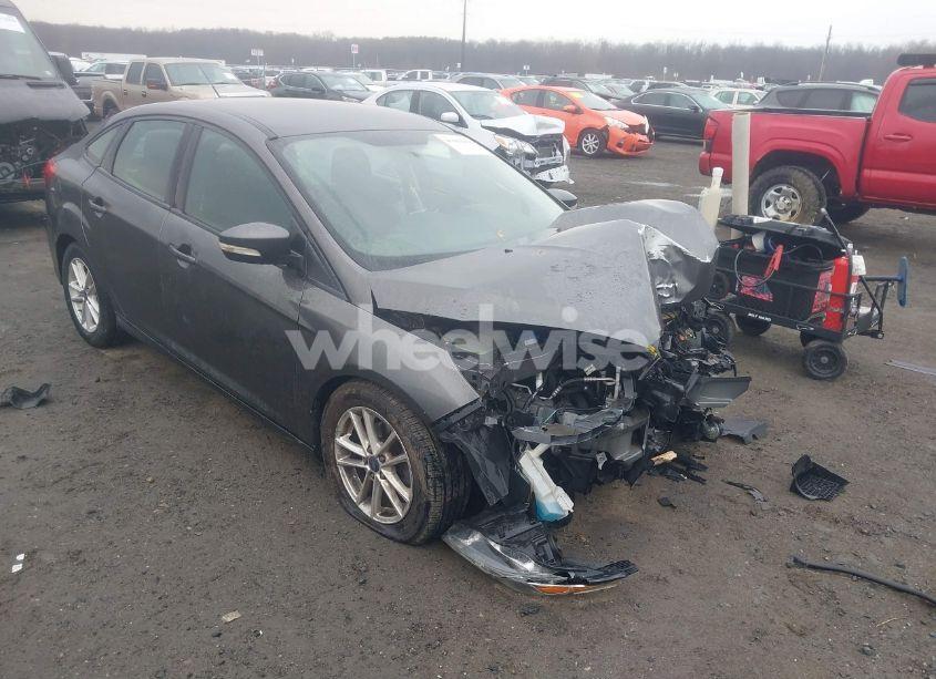Photo 13 of 2015 Ford Focus SE (VIN 1FADP3F28FL247254)