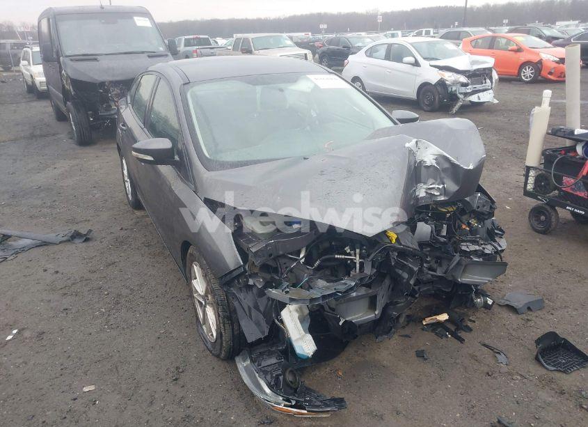 Photo 14 of 2015 Ford Focus SE (VIN 1FADP3F28FL247254)
