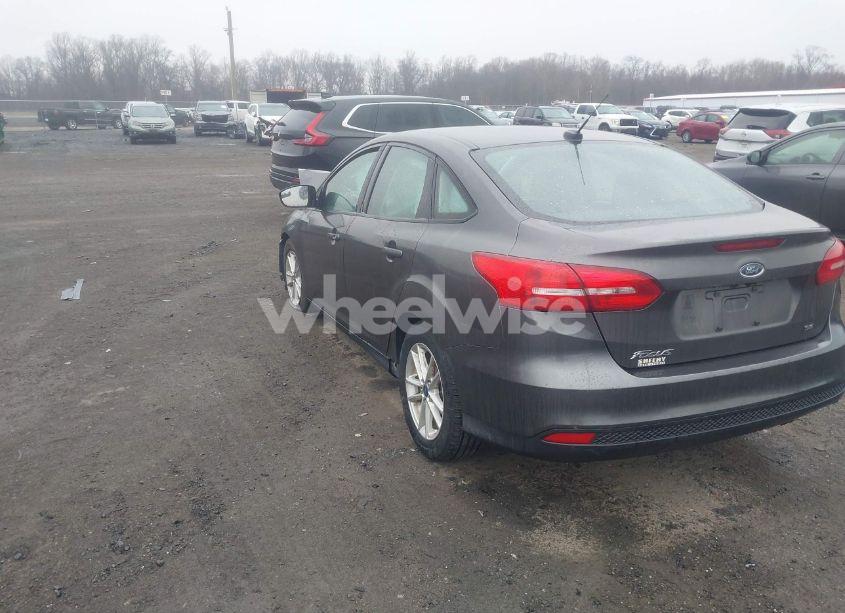 Photo 3 of 2015 Ford Focus SE (VIN 1FADP3F28FL247254)