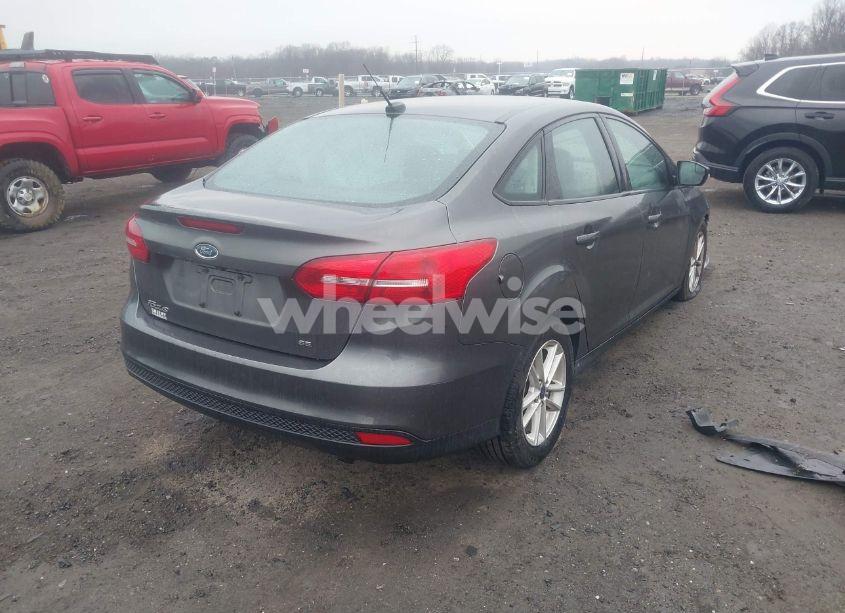 Photo 4 of 2015 Ford Focus SE (VIN 1FADP3F28FL247254)
