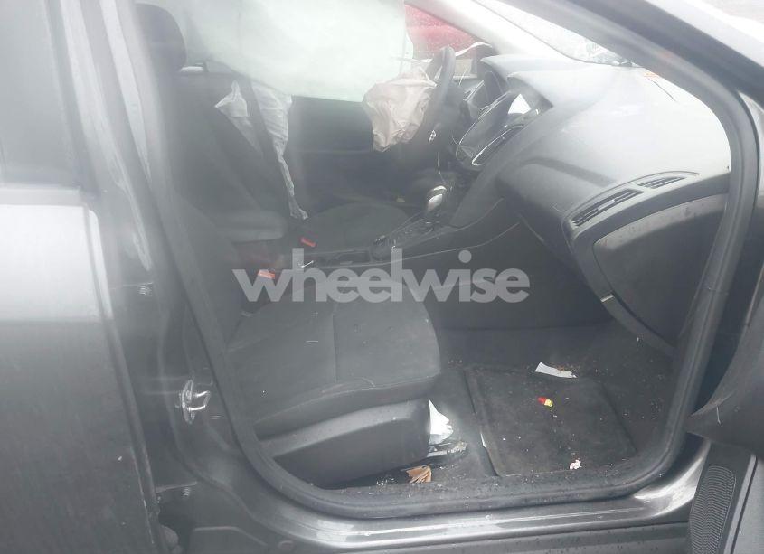 Photo 5 of 2015 Ford Focus SE (VIN 1FADP3F28FL247254)