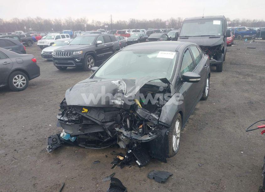 Photo 6 of 2015 Ford Focus SE (VIN 1FADP3F28FL247254)