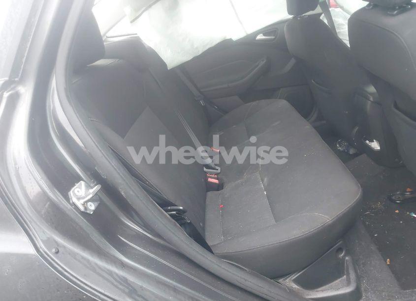 Photo 8 of 2015 Ford Focus SE (VIN 1FADP3F28FL247254)