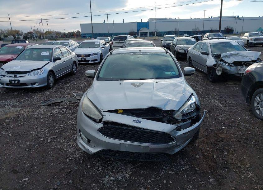 Photo 12 of 2015 Ford Focus SE (VIN 1FADP3F28FL247707)