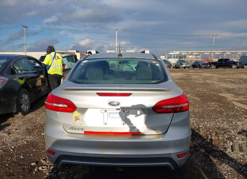 Photo 16 of 2015 Ford Focus SE (VIN 1FADP3F28FL247707)